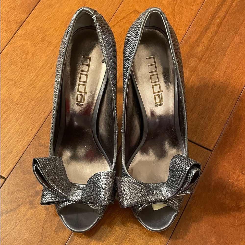 Moda Spana Glittering Silver Bow Heels